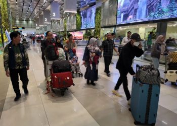 Kemlu Evakuasi 45 WNI dari Iran, Tiba Bertahap di RI