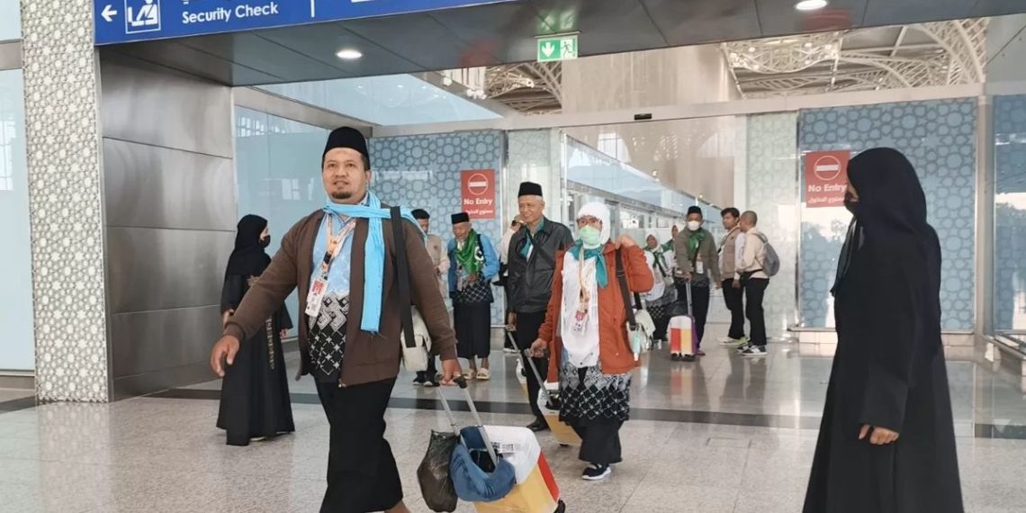 Tiba di Madinah, 3 Kloter Awal Haji RI Rasakan Mulusnya Layanan Fast Track, Langsung Diantar ke Hotel!