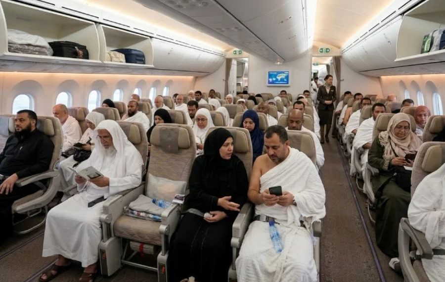 Terbang 10 Jam ke Tanah Suci, Ini Aturan Yang Wajib Jamaah Ketahui Saat di Pesawat