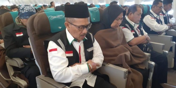 Panduan Salat di Pesawat untuk Jamaah Haji, dari Hukum hingga Tata Cara