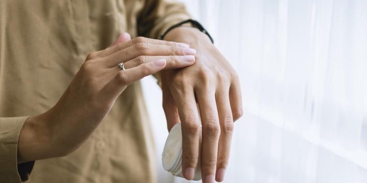 Dokter Anjurkan Sunscreen SPF Tinggi untuk Jamaah Haji Hadapi Panas Ekstrem di Saudi