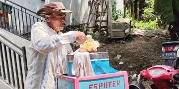 Perjuangan Menabung Selama 21 Tahun, Pedagang Es Keliling Ini Akhirnya Berangkat Haji