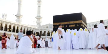 Makna Idhthiba, Sunnah Membuka Bahu Kanan Bagi Jemaah Laki-laki Saat Haji dan Umrah