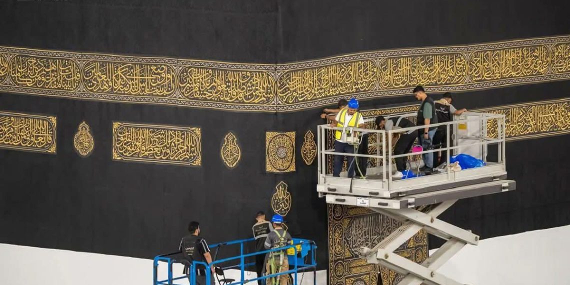 Tradisi Tahunan Penggantian Kiswah Ka’bah Kembali Digelar Jelang Tahun Baru Islam 1448H