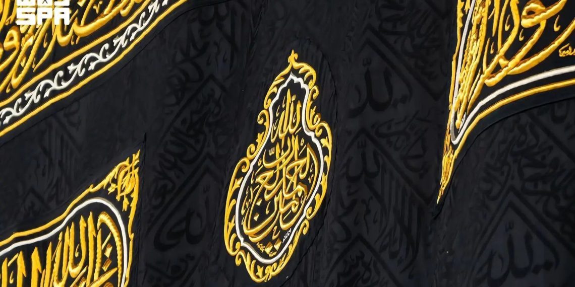 Proses Pembuatan Kiswah Kabah Libatkan Mesin Jahit Raksasa Berteknologi Laser