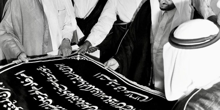 Dari Bengkel Kecil hingga Pabrik Modern, Begini Perjalanan 100 Tahun Pembuatan Kiswah Ka’bah