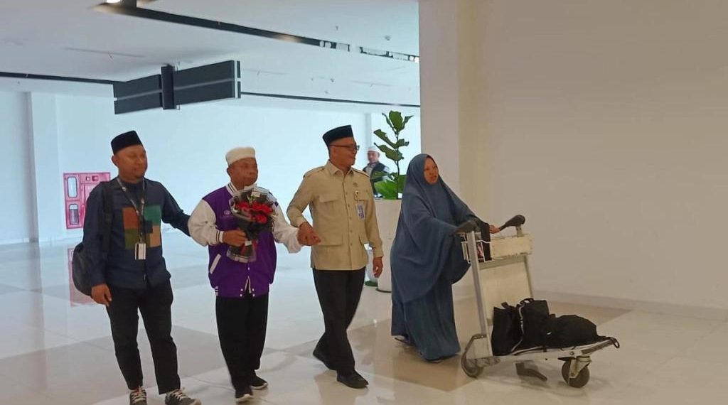 Kisah Supanto Bikin Haru: Berangkat Haji Lumpuh, Pulang Bisa Jalan Lagi