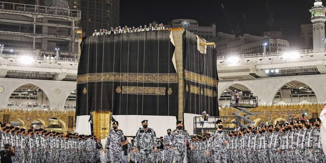 ‘Masyaallah, Nggak Nyangka Bisa Lihat Langsung’, Kisah Jemaah Indonesia Saksikan Pergantian Kiswah Ka’bah