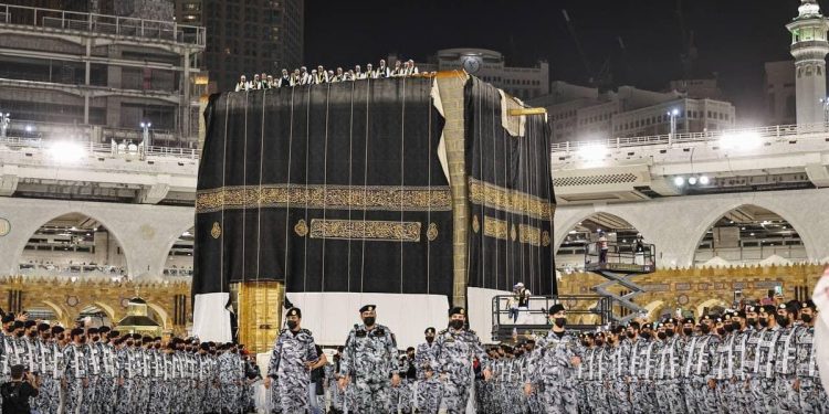 ‘Masyaallah, Nggak Nyangka Bisa Lihat Langsung’, Kisah Jemaah Indonesia Saksikan Pergantian Kiswah Ka’bah