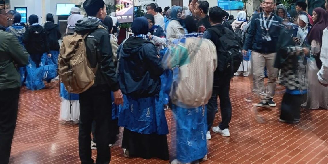 Bikin Kecewa! Visa Terlambat Terbit, 95 Jamaah Umrah Kuningan Gagal Berangkat