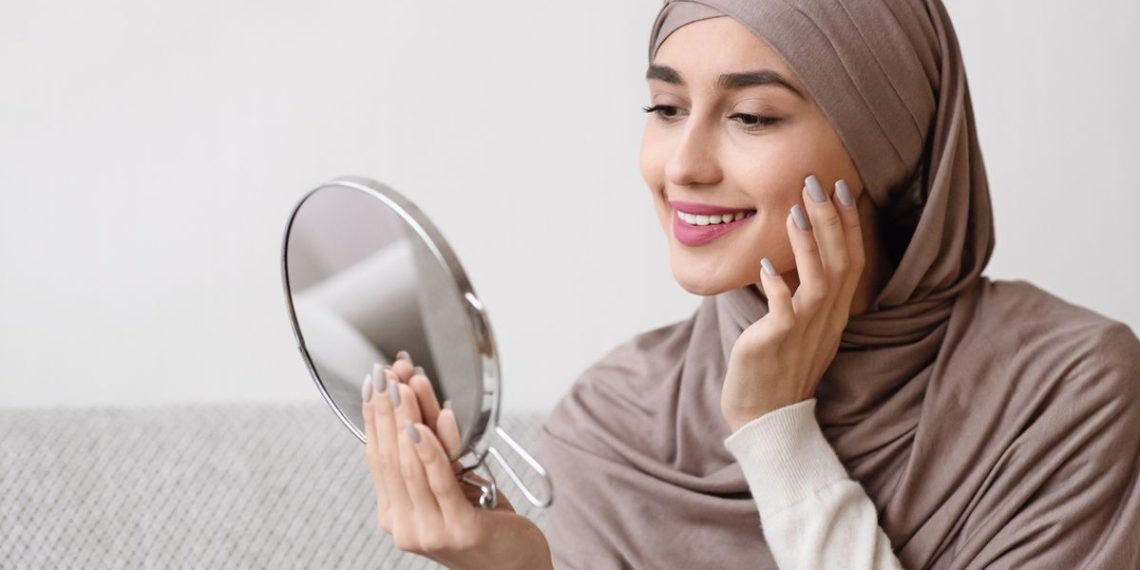 Boleh Berdandan, Tapi Jangan Berlebihan! Ini Aturan Berdandan dalam Islam