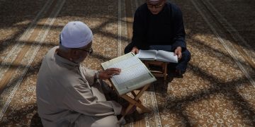 Saat Hidup Terasa Berat, Al-Qur’an Ajarkan 2 Cara agar Tetap Kuat untuk Menghadapinya
