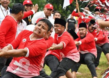 Laki-laki Pakai Baju Perempuan Saat Lomba Agustusan, Bolehkah? Ini Kata MUI