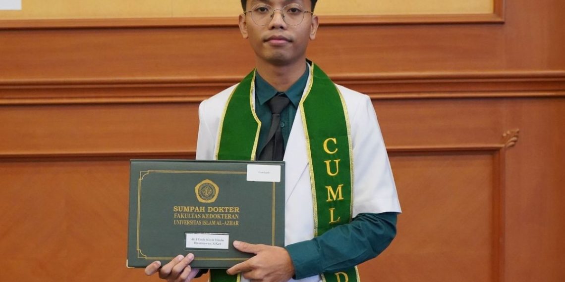 Tak Menyerah pada Keterbatasan: Kisah Kevin Penyandang Disabilitas Lulus Kedokteran dengan IPK 4,00