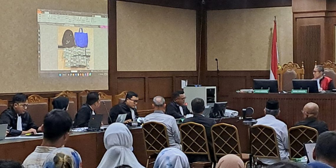 Jejak Uang di Sidang Kuota Haji: Rp17,5 Juta untuk “Percepatan” hingga Tumpukan Dollar AS