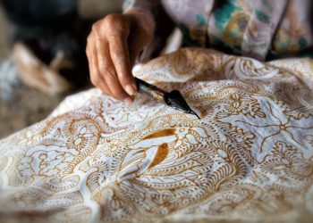 Batik Juga Punya Titik Kritis Halal, dari Gelatin hingga Malam Berlemak Hewani