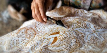 Batik Juga Punya Titik Kritis Halal, dari Gelatin hingga Malam Berlemak Hewani